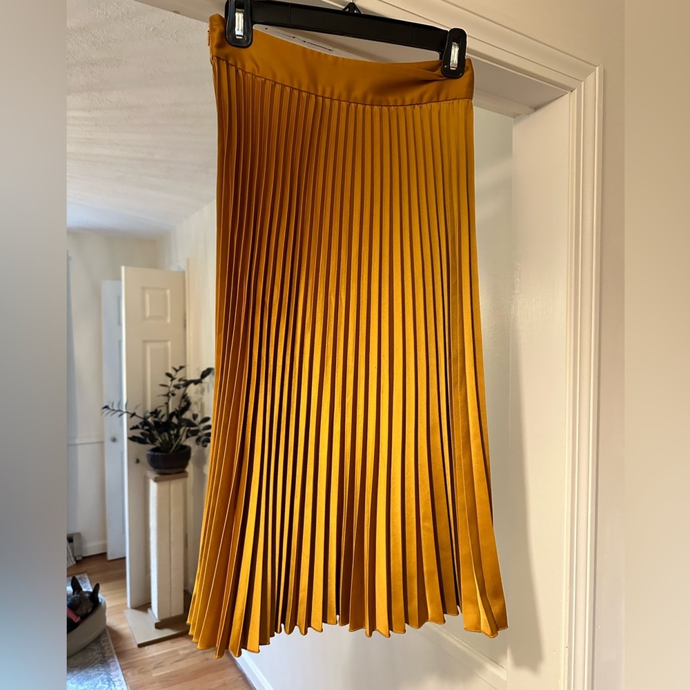 Pleated Sezane skirt